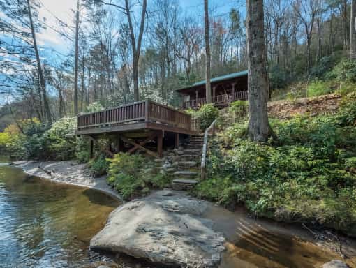 Photo of the Riverdance rental house located in Burnsville, NC